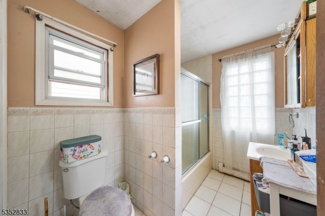 76 Kossuth St, Newark City, NJ 07105