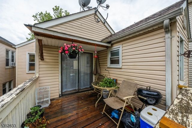 76 Kossuth St, Newark City, NJ 07105