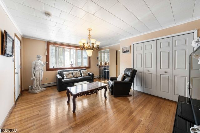 76 Kossuth St, Newark City, NJ 07105
