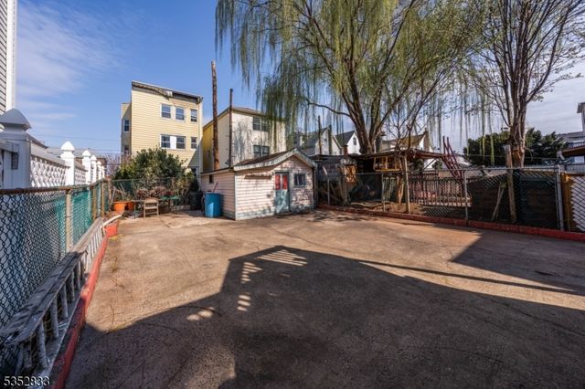 76 Kossuth St, Newark City, NJ 07105