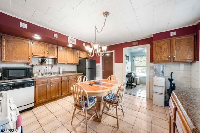 76 Kossuth St, Newark City, NJ 07105