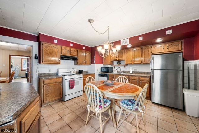 76 Kossuth St, Newark City, NJ 07105
