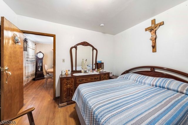 76 Kossuth St, Newark City, NJ 07105
