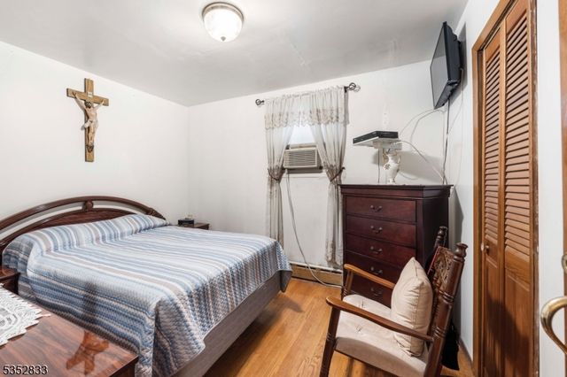 76 Kossuth St, Newark City, NJ 07105