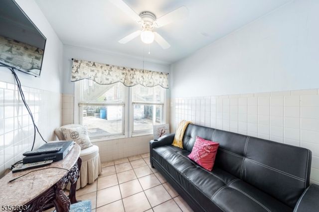 76 Kossuth St, Newark City, NJ 07105