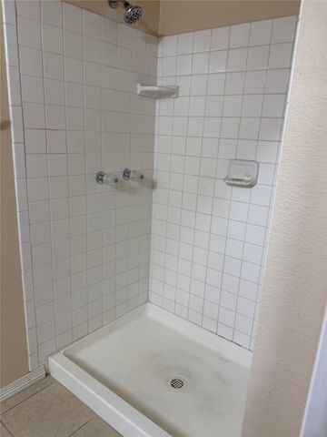 202 Castleridge Drive, Red Oak, TX 75154