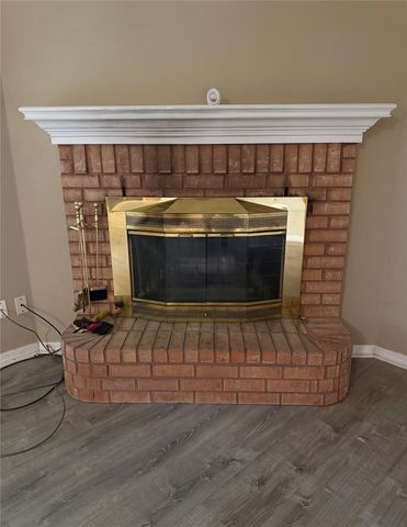 202 Castleridge Drive, Red Oak, TX 75154