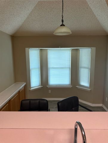 202 Castleridge Drive, Red Oak, TX 75154