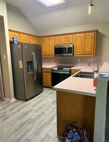 202 Castleridge Drive, Red Oak, TX 75154