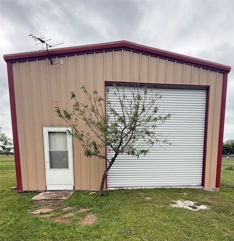 202 Castleridge Drive, Red Oak, TX 75154