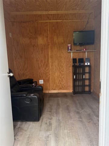 202 Castleridge Drive, Red Oak, TX 75154