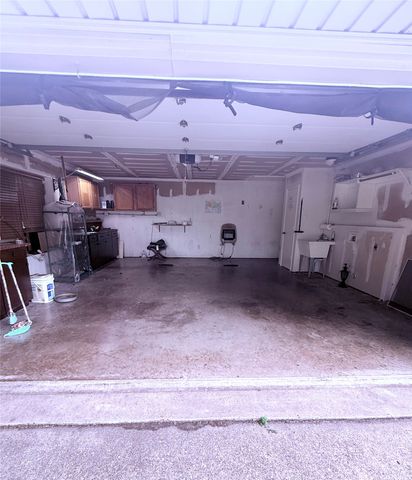 202 Castleridge Drive, Red Oak, TX 75154