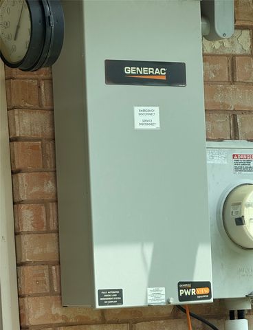 202 Castleridge Drive, Red Oak, TX 75154