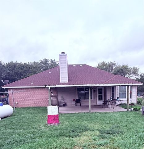 202 Castleridge Drive, Red Oak, TX 75154