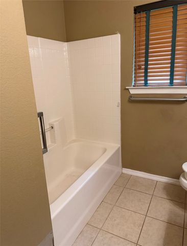 202 Castleridge Drive, Red Oak, TX 75154