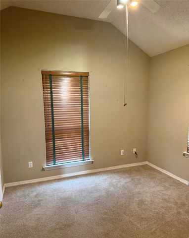 202 Castleridge Drive, Red Oak, TX 75154