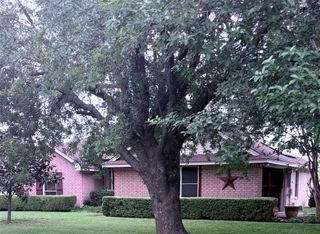 202 Castleridge Drive, Red Oak, TX 75154