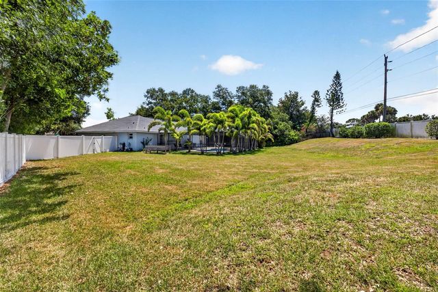 5002 BRANDEIS CIRCLE S, Sarasota, FL 34243