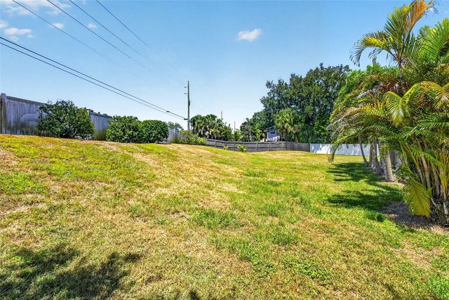 5002 BRANDEIS CIRCLE S, Sarasota, FL 34243