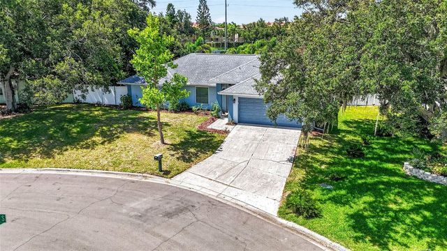 5002 BRANDEIS CIRCLE S, Sarasota, FL 34243