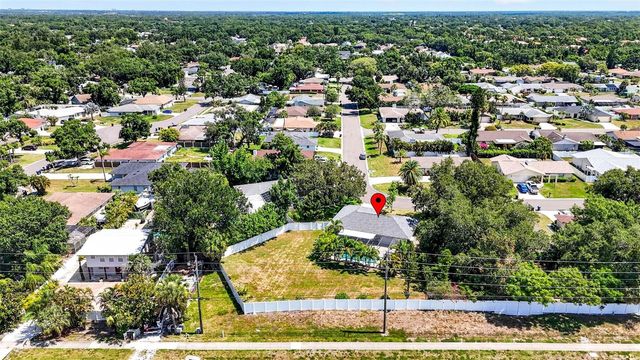 5002 BRANDEIS CIRCLE S, Sarasota, FL 34243