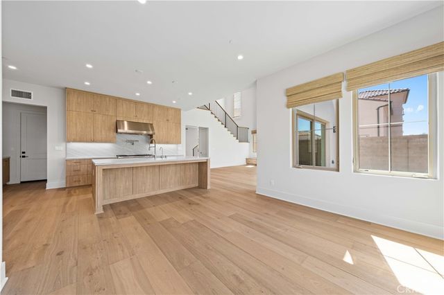 233 Pinnacle, Irvine, CA 92602