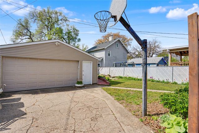 3812 Kingman Boulevard, Des Moines, IA 50311