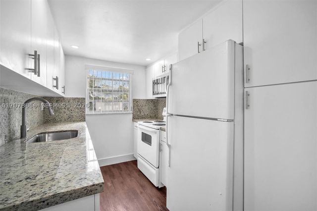 9301 SW 4th St 229F, Miami, FL 33174