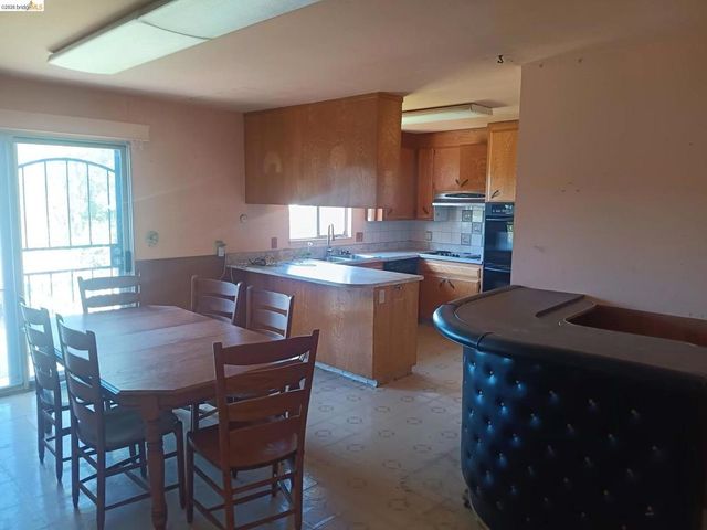 2843 Jennifer Dr, Castro Valley, CA 94546