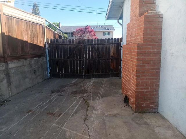 2843 Jennifer Dr, Castro Valley, CA 94546