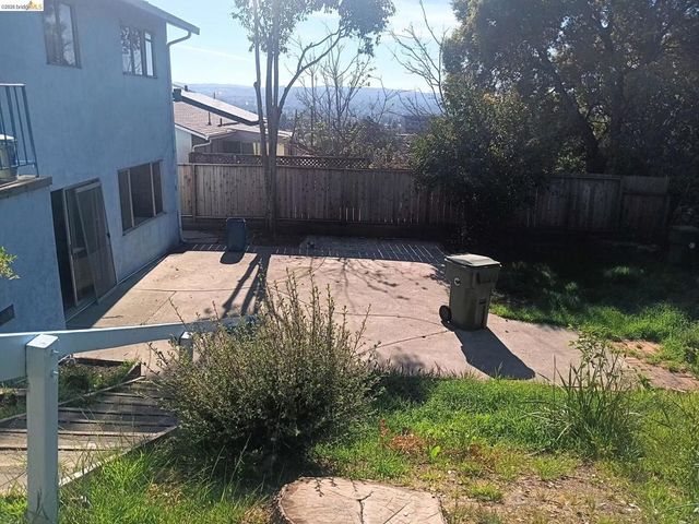 2843 Jennifer Dr, Castro Valley, CA 94546