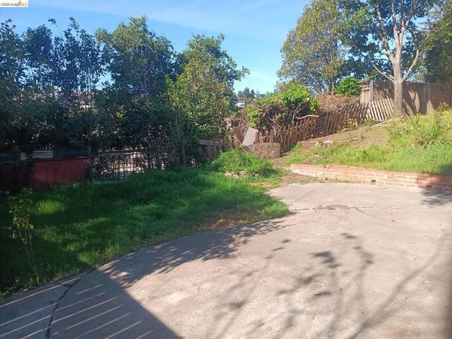 2843 Jennifer Dr, Castro Valley, CA 94546