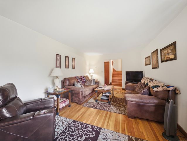 10 Lea Road, North Branford, CT 06471