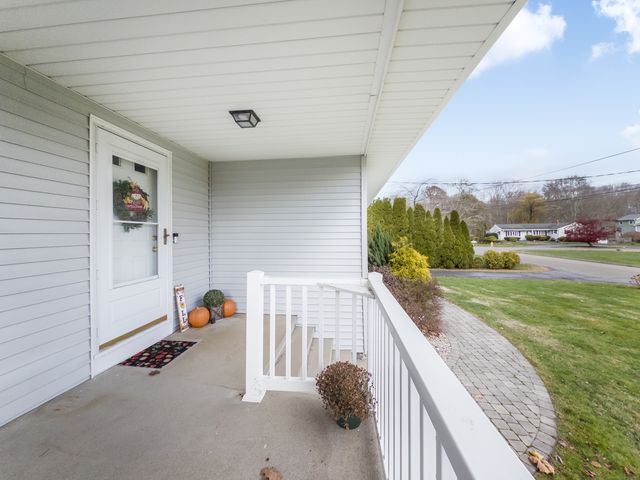 10 Lea Road, North Branford, CT 06471