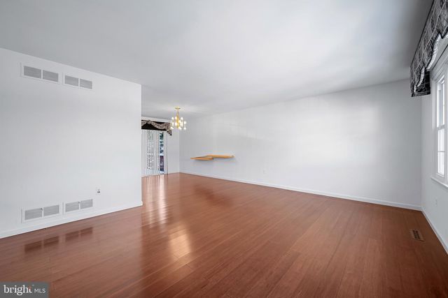 7 BROMWELL CT, Cockeysville, MD 21030