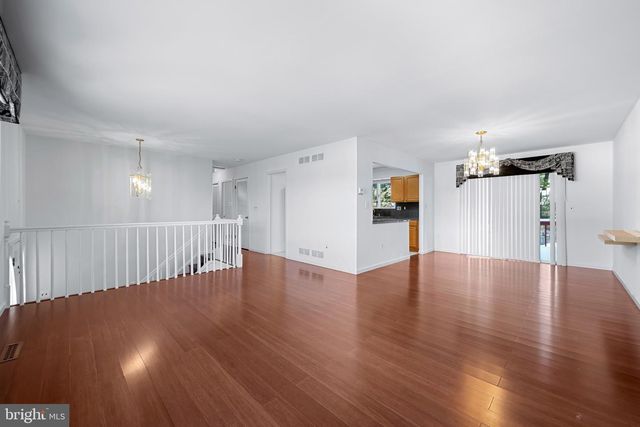 7 BROMWELL CT, Cockeysville, MD 21030