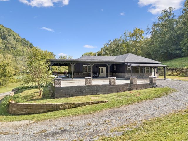2658 Sycamore Valley Rd, Pleasant Shade, TN 37145