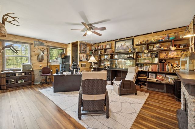 2658 Sycamore Valley Rd, Pleasant Shade, TN 37145