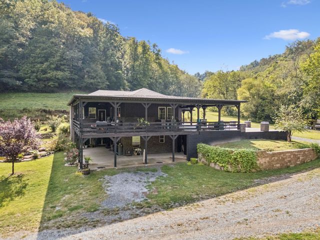2658 Sycamore Valley Rd, Pleasant Shade, TN 37145