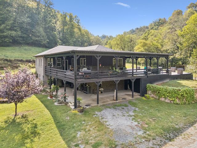 2658 Sycamore Valley Rd, Pleasant Shade, TN 37145