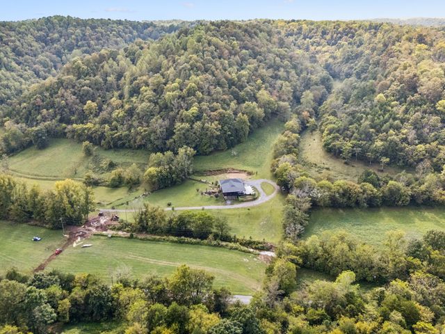2658 Sycamore Valley Rd, Pleasant Shade, TN 37145