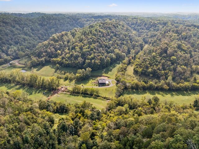 2658 Sycamore Valley Rd, Pleasant Shade, TN 37145