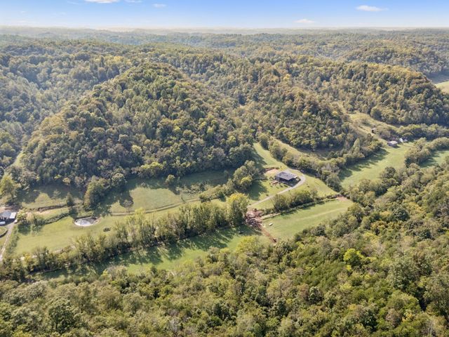 2658 Sycamore Valley Rd, Pleasant Shade, TN 37145