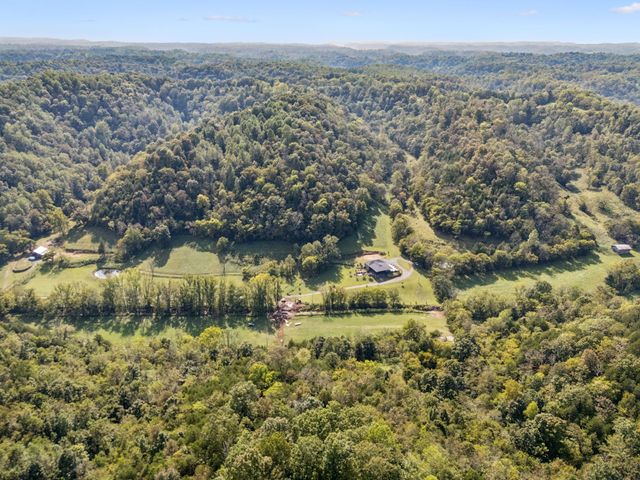 2658 Sycamore Valley Rd, Pleasant Shade, TN 37145