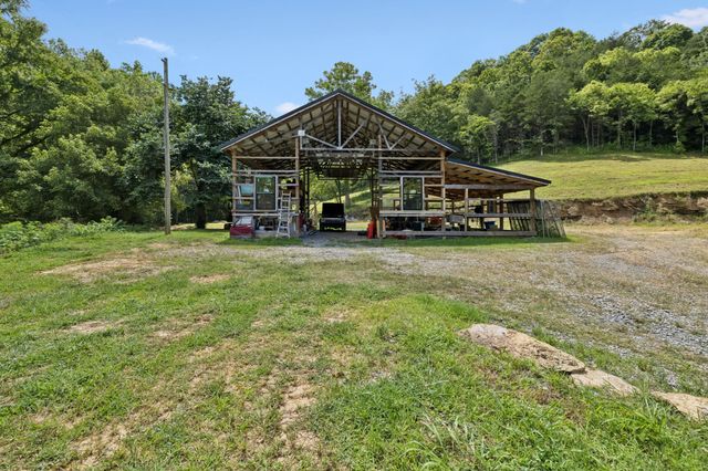 2658 Sycamore Valley Rd, Pleasant Shade, TN 37145