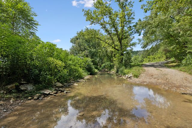 2658 Sycamore Valley Rd, Pleasant Shade, TN 37145