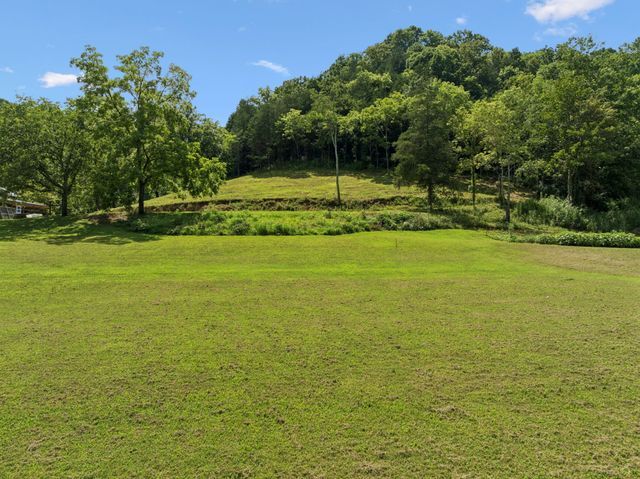 2658 Sycamore Valley Rd, Pleasant Shade, TN 37145