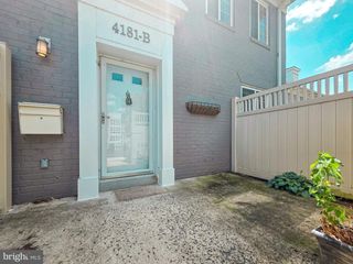 4181 S FOUR MILE RUN DR #B, Arlington, VA 22204