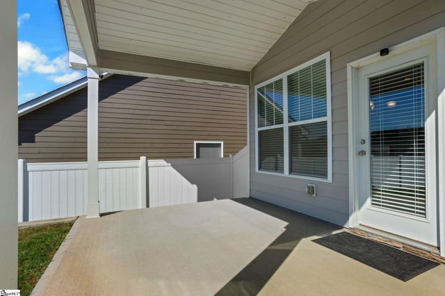 415 Raleighwood Lane, Simpsonville, SC 29681