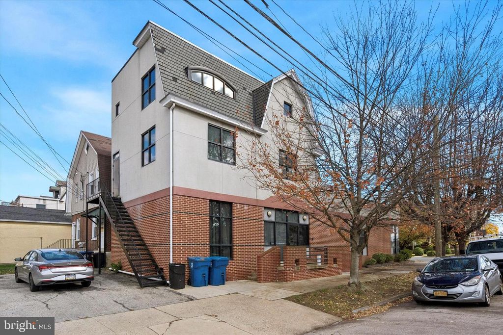 1000 FAYETTE ST, Conshohocken, PA 19428